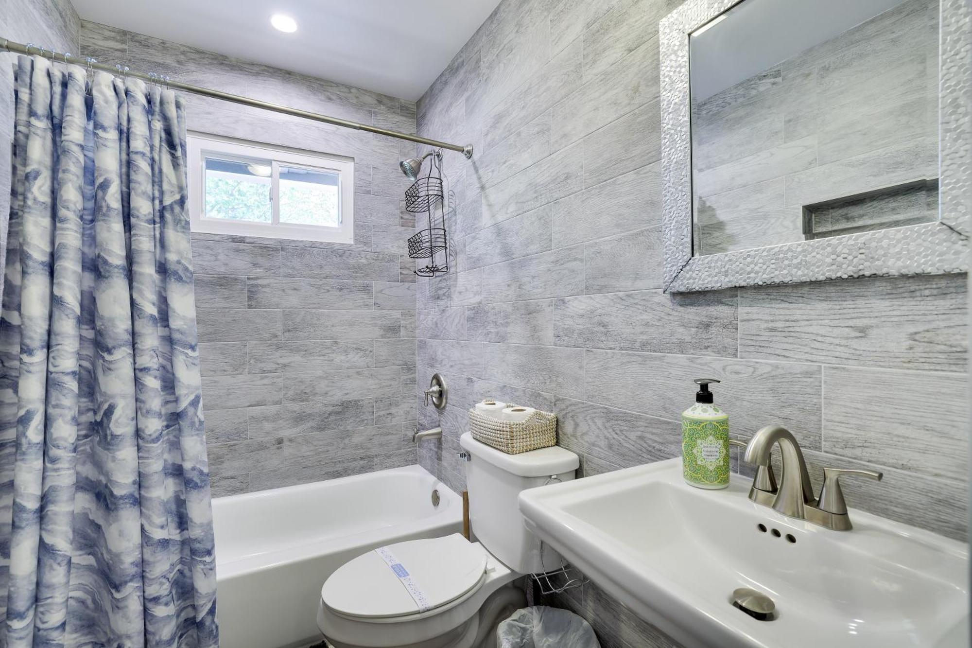 Chic And Stylish Home Hot Tub,4 Bedrooms, Game Movie Room, Firepit, Arcades, Playground On Site 2 Min Walk From Pool And Lake Tobyhanna 외부 사진