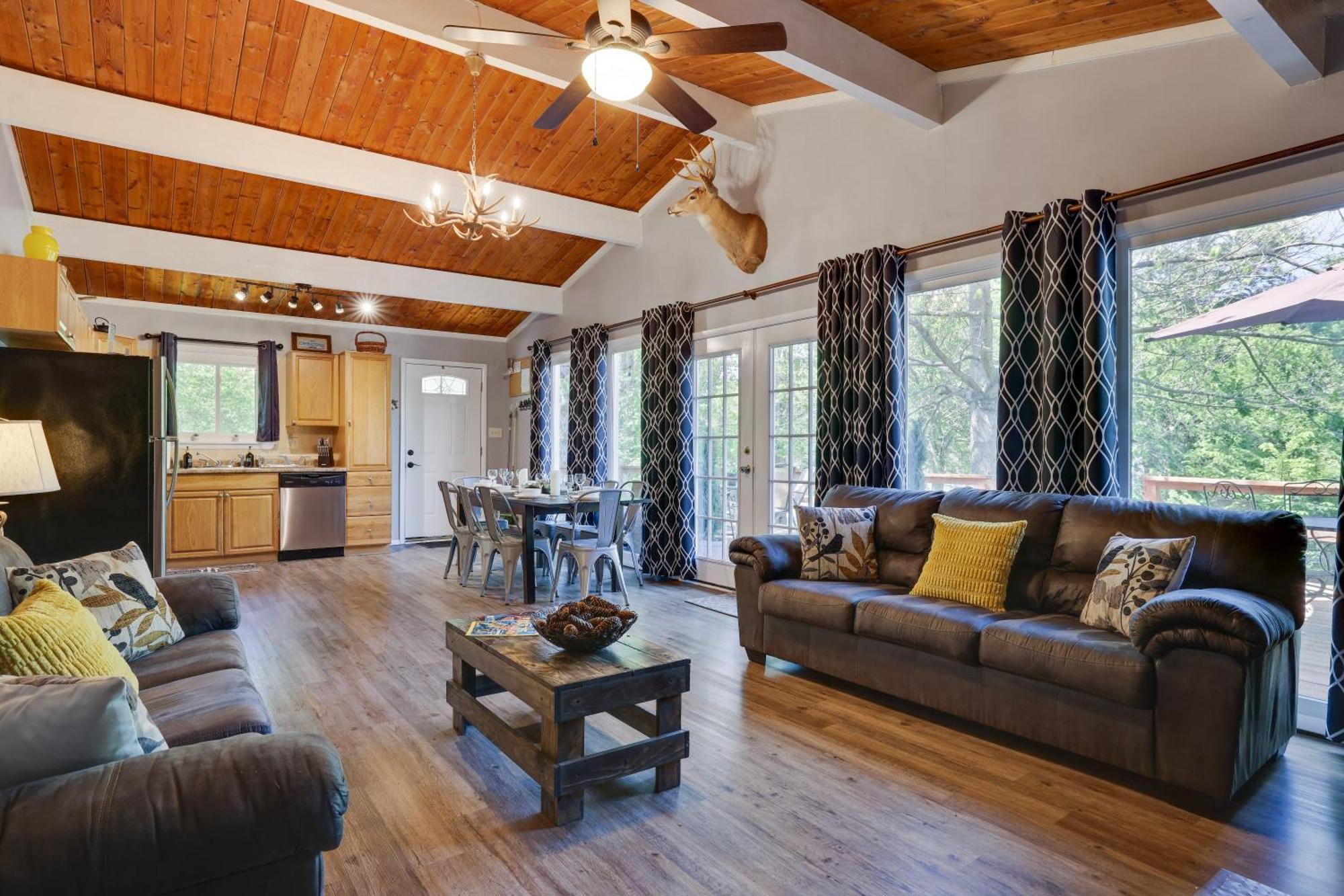 Chic And Stylish Home Hot Tub,4 Bedrooms, Game Movie Room, Firepit, Arcades, Playground On Site 2 Min Walk From Pool And Lake Tobyhanna 외부 사진