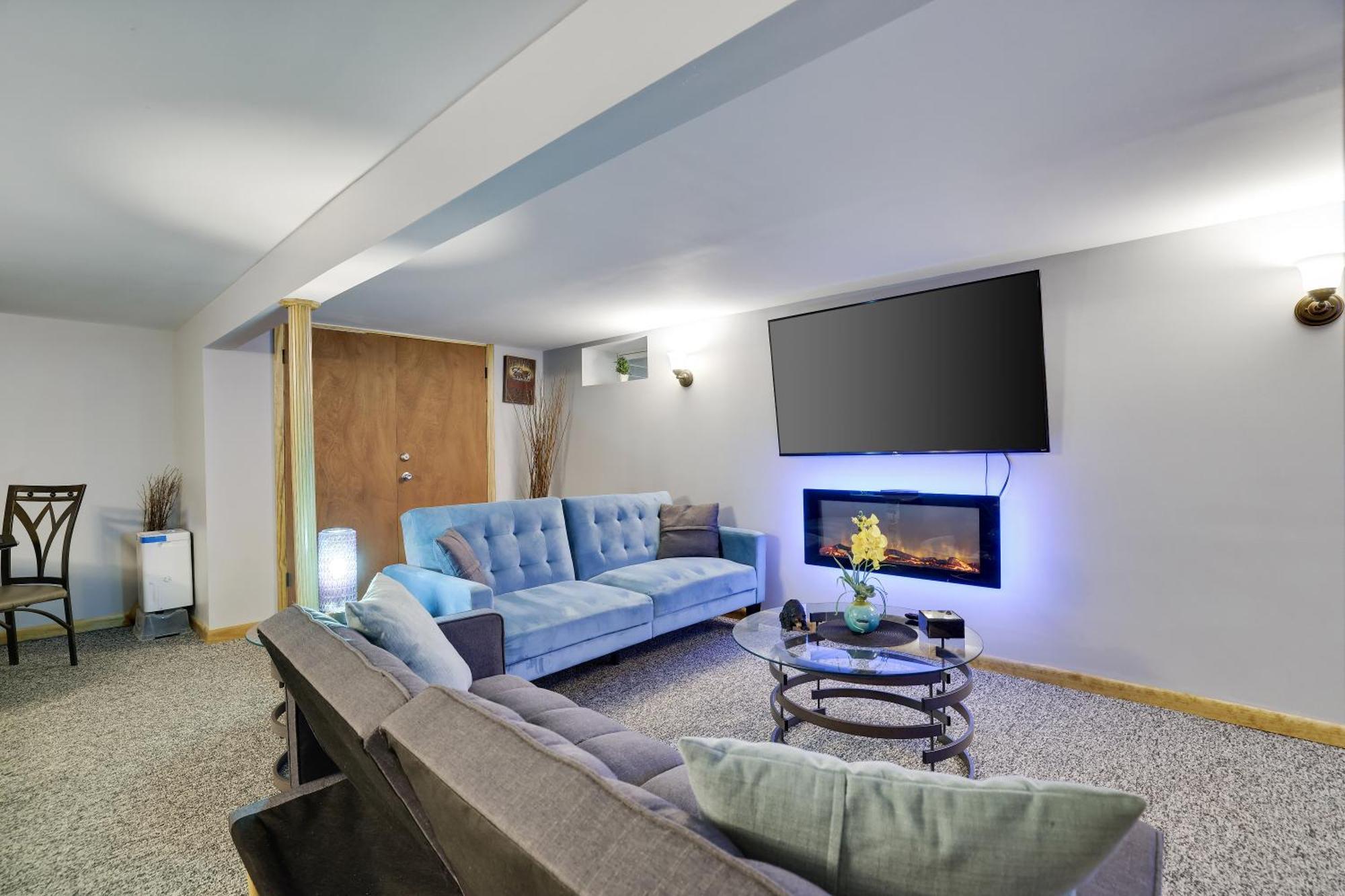 Chic And Stylish Home Hot Tub,4 Bedrooms, Game Movie Room, Firepit, Arcades, Playground On Site 2 Min Walk From Pool And Lake Tobyhanna 외부 사진