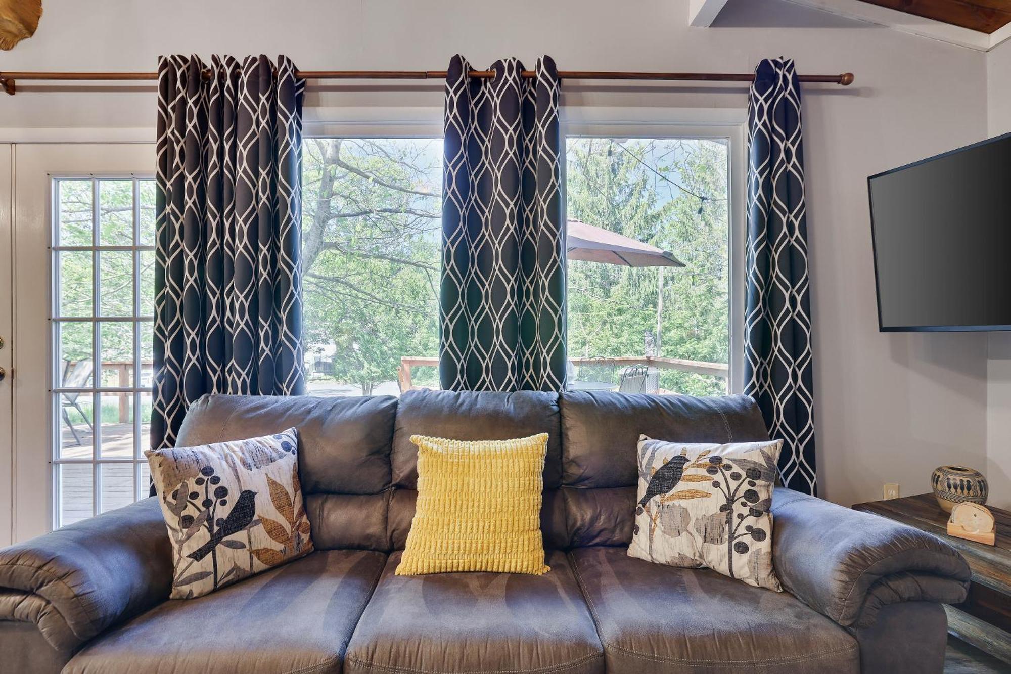 Chic And Stylish Home Hot Tub,4 Bedrooms, Game Movie Room, Firepit, Arcades, Playground On Site 2 Min Walk From Pool And Lake Tobyhanna 외부 사진
